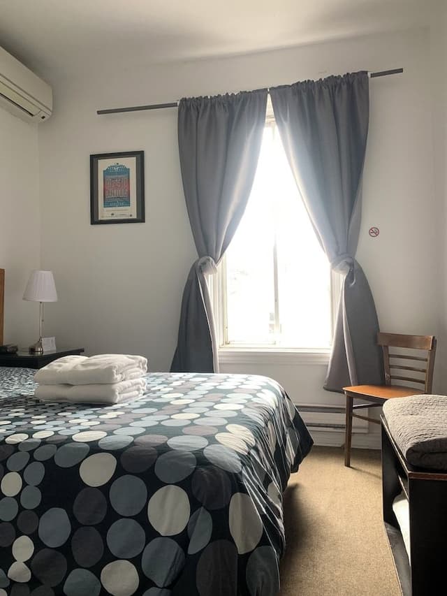 Economy Double Room, 1 Queen Bed, Non Smoking, Shared Bathroom