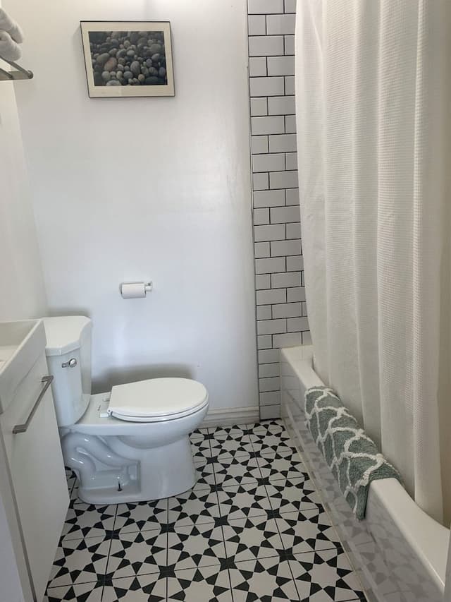 Deluxe Double or Twin Room, Private Bathroom