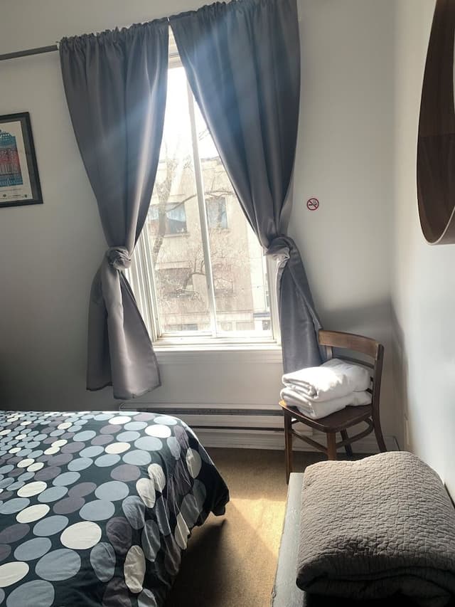 Economy Double Room, 1 Queen Bed, Non Smoking, Shared Bathroom