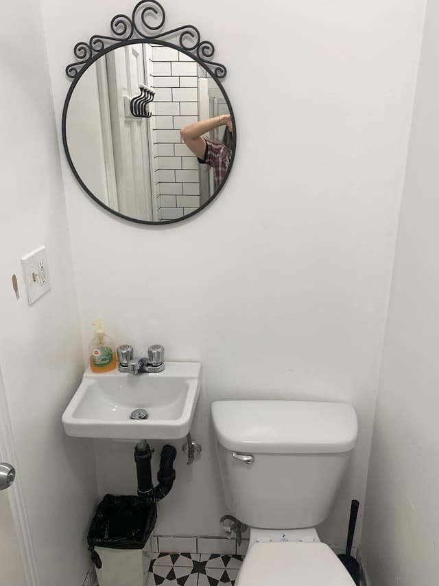 Economy Double Room, 1 Queen Bed, Non Smoking, Shared Bathroom