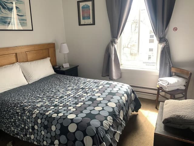 Economy Double Room, 1 Queen Bed, Non Smoking, Shared Bathroom