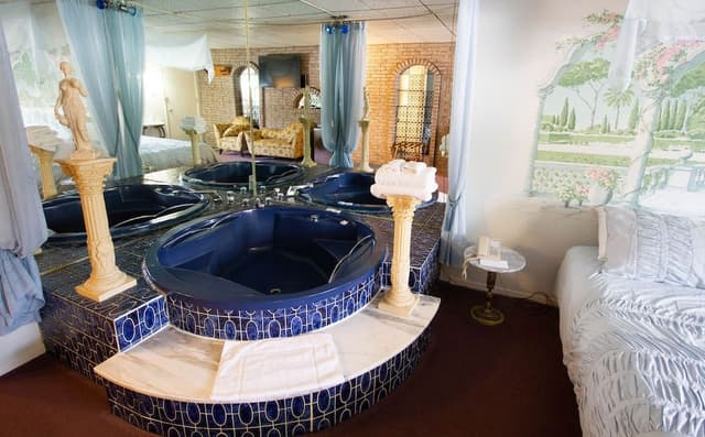 Romantic Studio, 1 King Bed, 2 Bathrooms