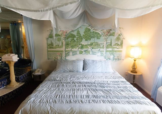 Romantic Studio, 1 King Bed, 2 Bathrooms