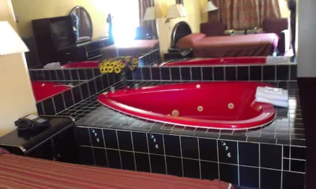 Standard Room, 1 Queen Bed, Jetted Tub