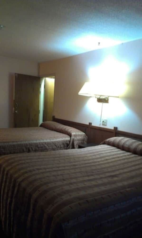 Family Quadruple Room, Multiple Beds, Private Bathroom
