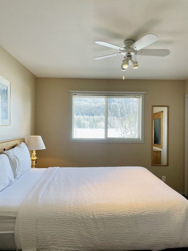 Deluxe Condo, 3 Bedrooms (No Pets)