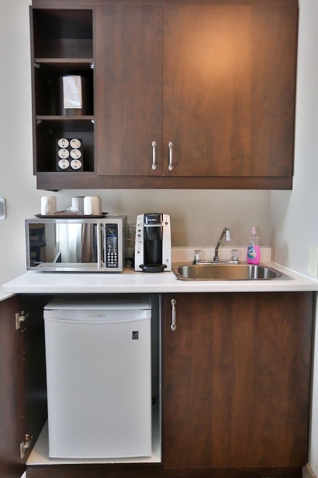 Executive Suite, 1 King Bed, Balcony, Mountain View