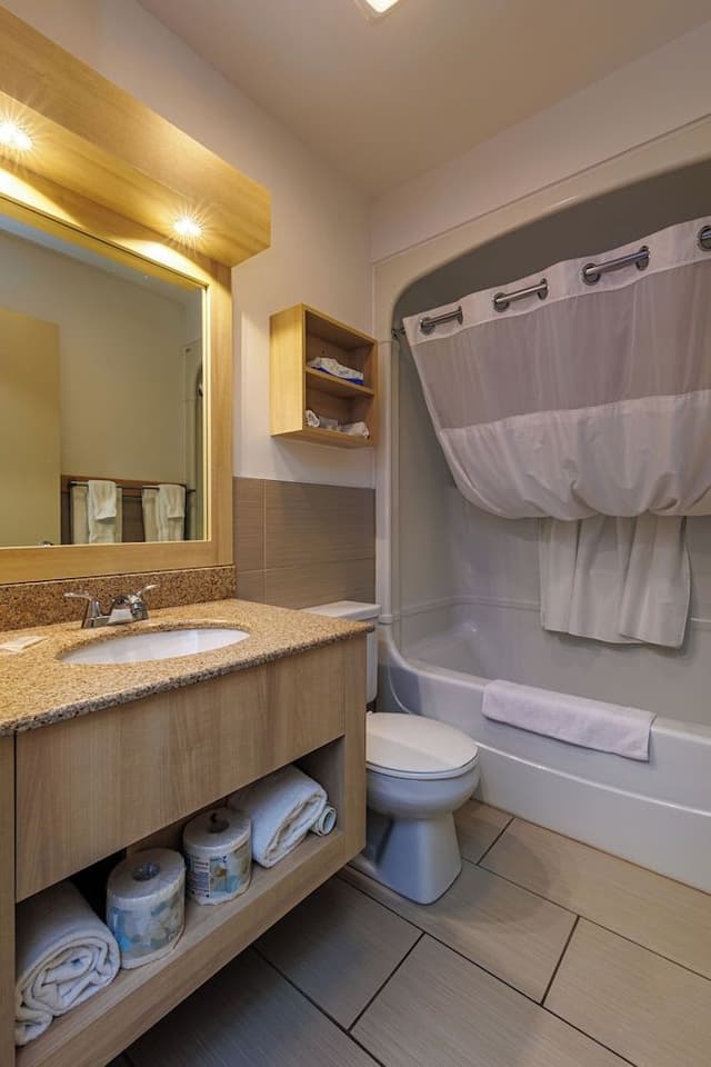 Standard Room, 2 Queen Beds, Ground Floor