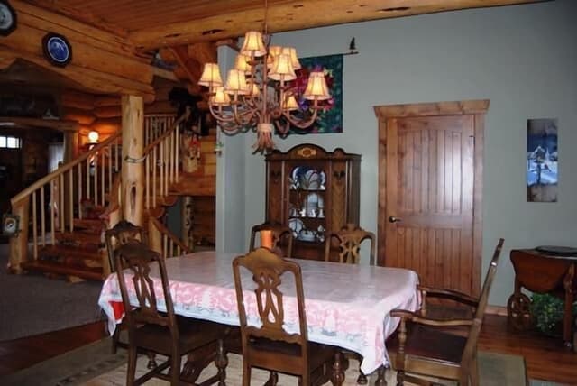 Executive Cabin, 4 Bedrooms, Hot Tub, Mountain View