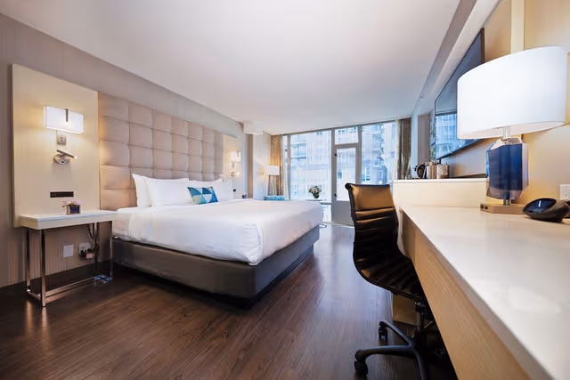 Deluxe Room, 1 King Bed