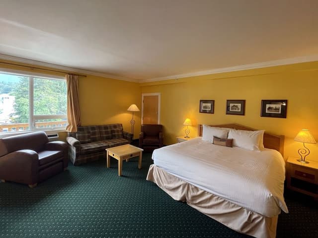 Junior Studio, 1 King Bed with Sofa bed, Balcony (No Pets)