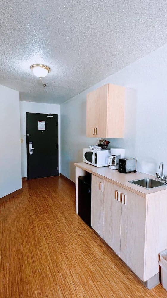 Deluxe Suite, 1 King Bed, Non Smoking, Hot Tub