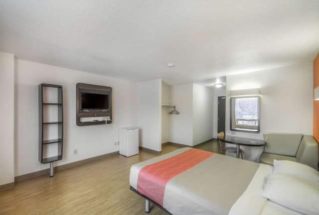 Standard Room, 1 King Bed, Smoking