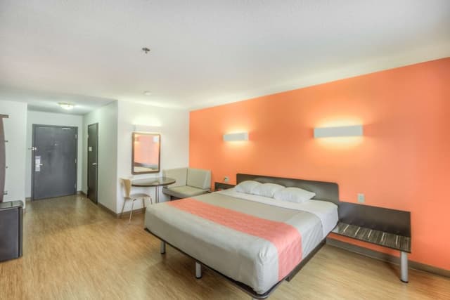 Standard Room, 1 King Bed, Smoking