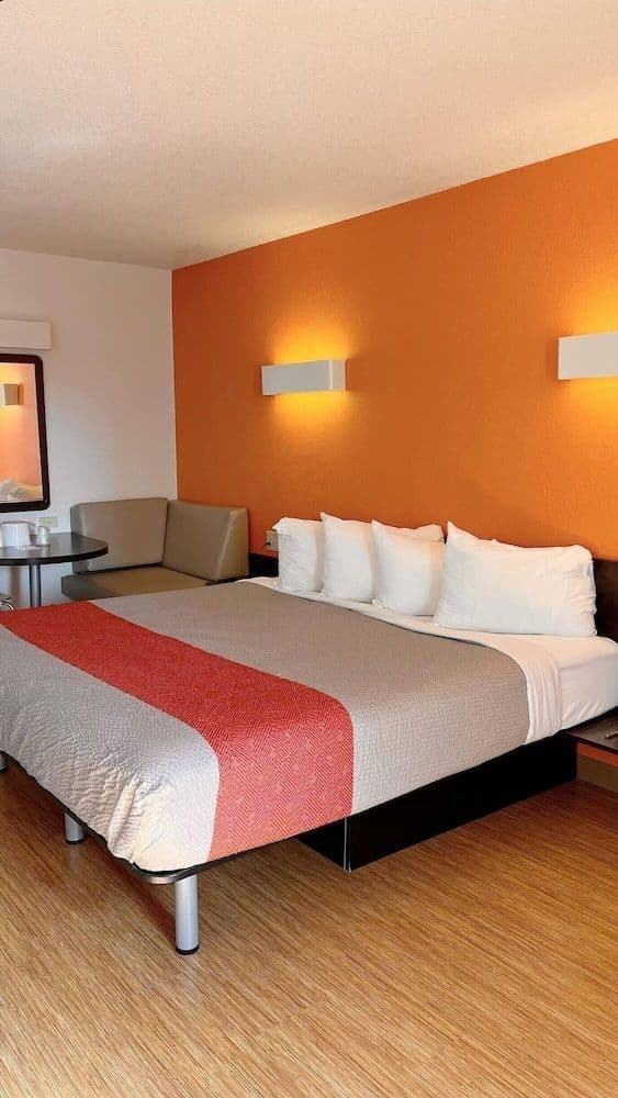 Standard Room, 1 King Bed, Smoking