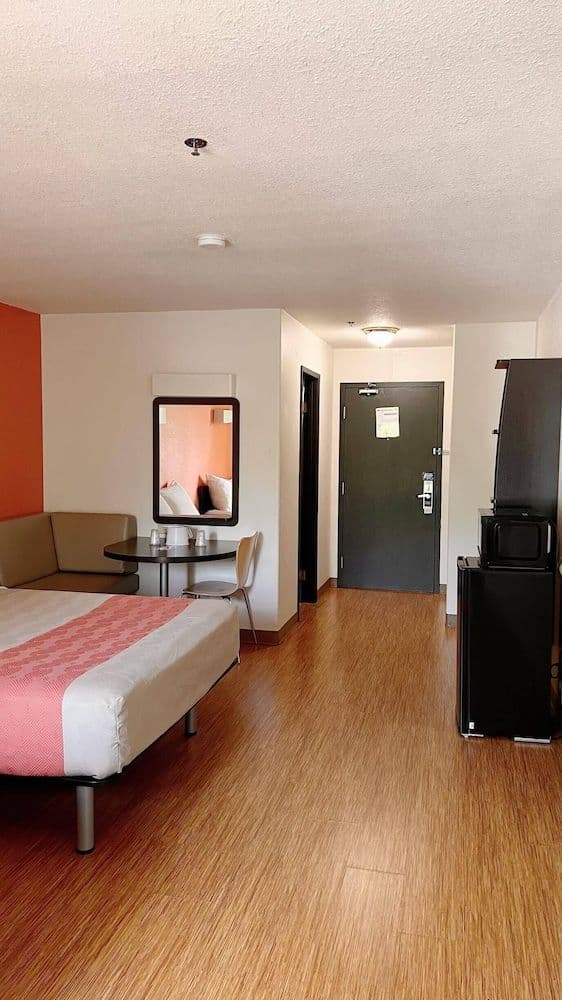 Standard Room, 1 King Bed, Smoking