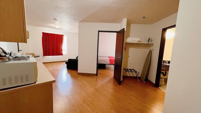 Deluxe Suite, 1 King Bed, Non Smoking, Hot Tub