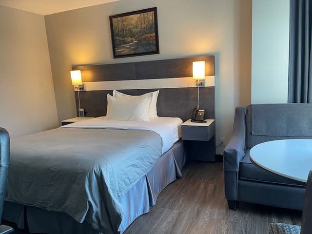Suite, 1 Queen Bed, Non Smoking, Jetted Tub