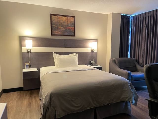 Suite, 1 Queen Bed, Non Smoking, Jetted Tub