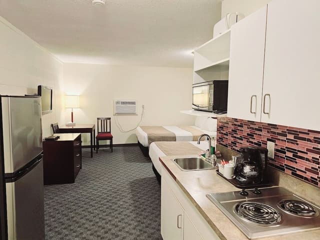 Double Kitchenette with Two Queens