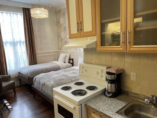 Deluxe Studio, Multiple Beds