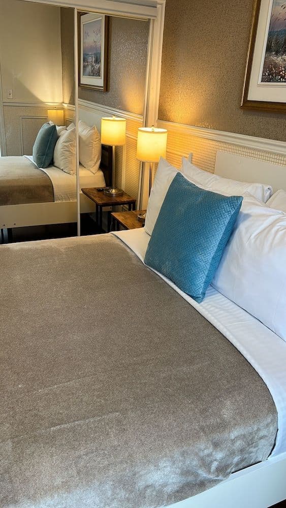 Suite, 1 Queen Bed with Sofa bed