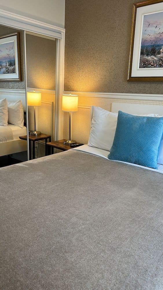 Suite, 1 Queen Bed with Sofa bed