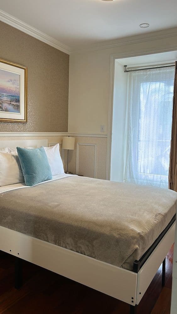 Suite, 1 Queen Bed with Sofa bed