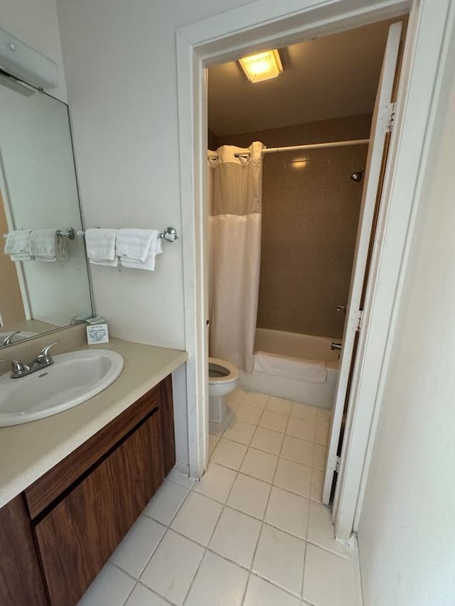 Economy Room, 1 Queen Bed, City View
