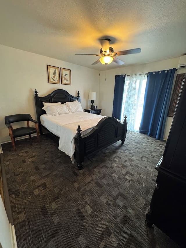 Economy Room, 1 Queen Bed, City View