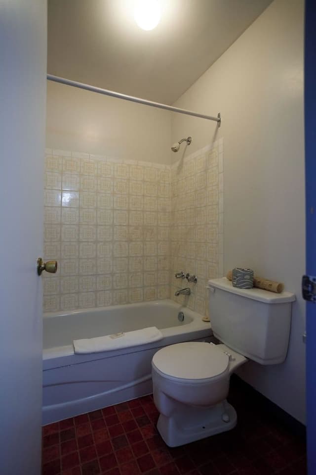 Classic Queen Room, First Floor