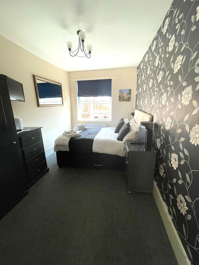 Double Room, Ensuite (Room 08)