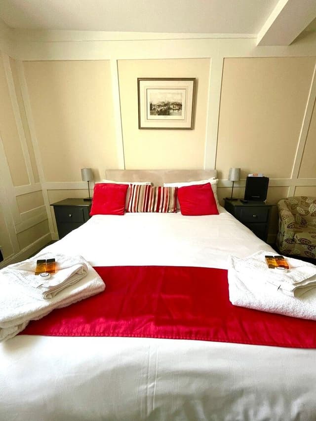 Double Room, Ensuite (Room 02)