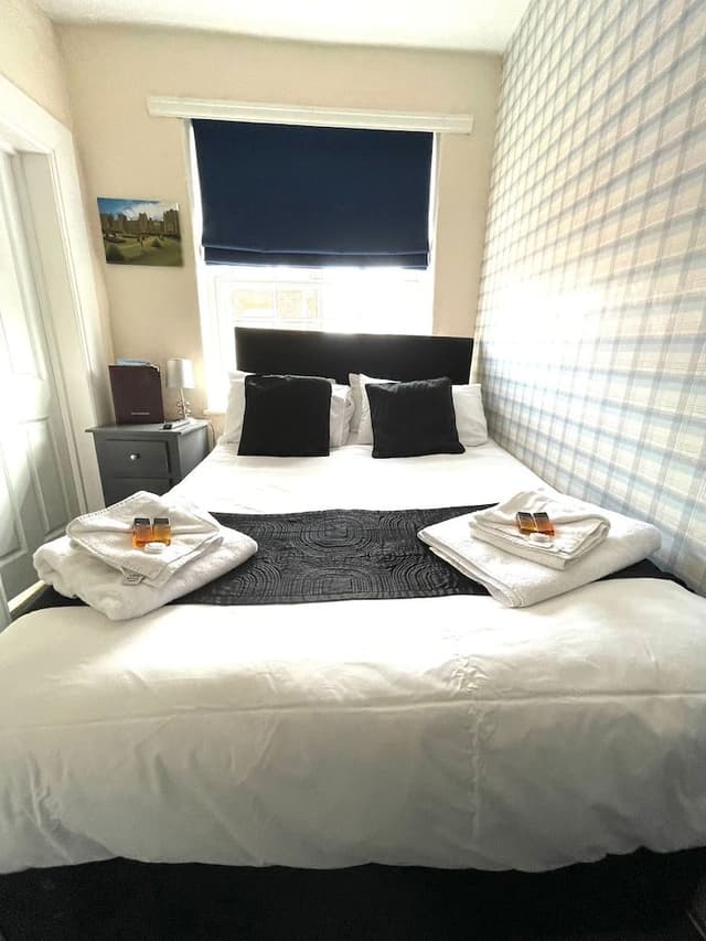 Double Room, Ensuite (Compact - Room 07)