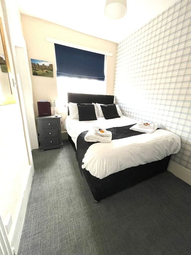Double Room, Ensuite (Compact - Room 07)