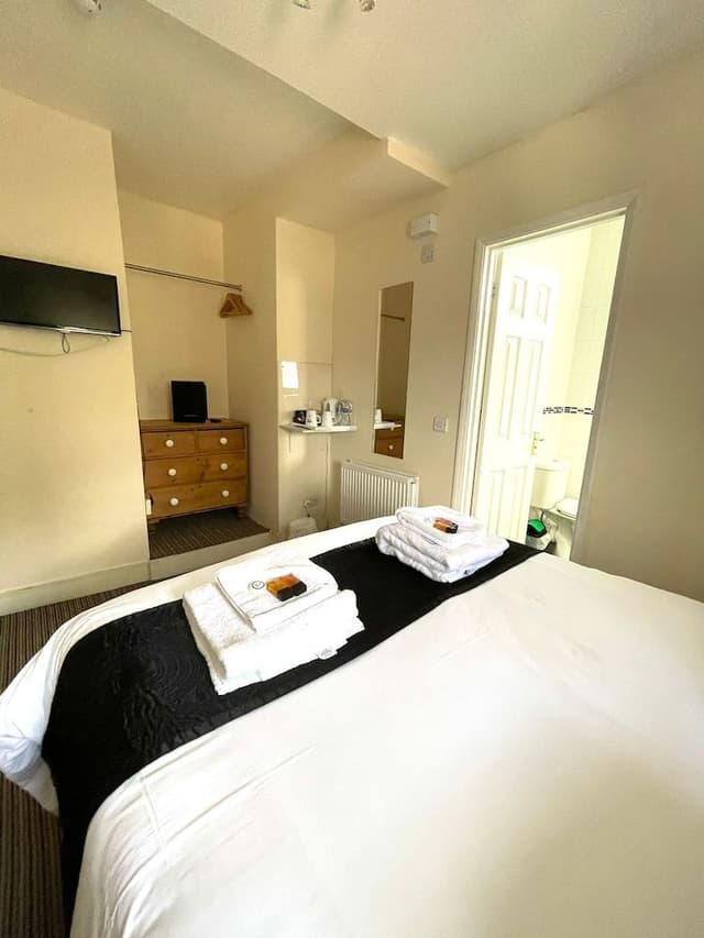 Double Room, Ensuite (Room 05)