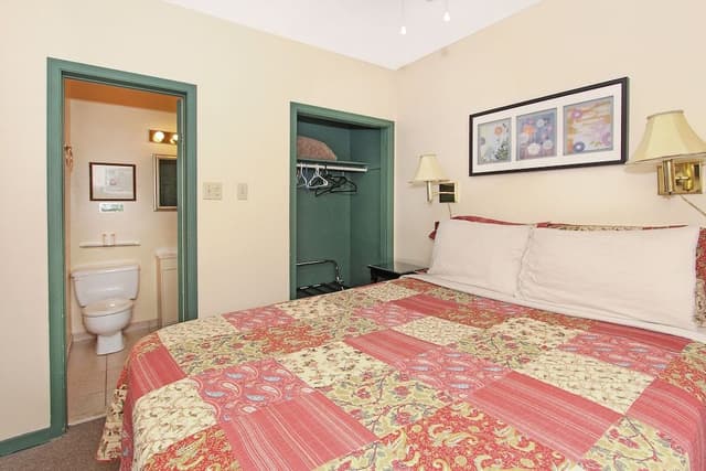 Comfort Room, 1 Queen Bed