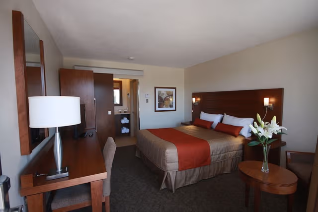 Superior Suite, 1 Queen Bed, Jetted Tub