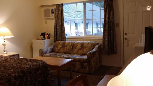 Standard Room, 1 Queen Bed