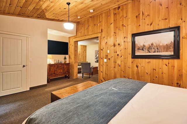 The Pine Suite