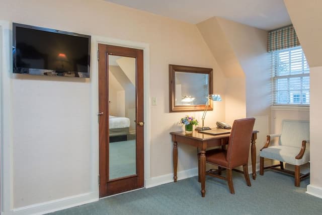 Standard Room, 1 Queen Bed
