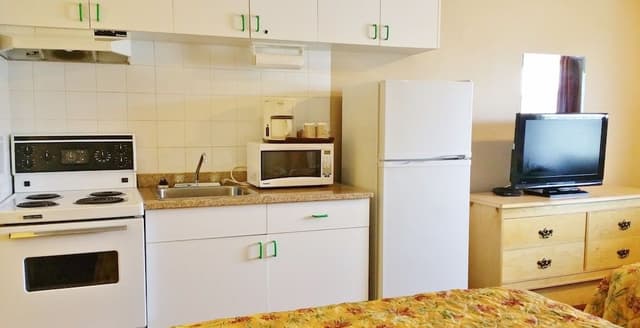 Family Room, 2 Queen Beds, Kitchenette
