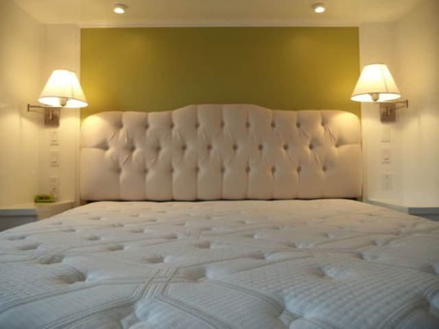 Room (King Room Ensuite Bath)