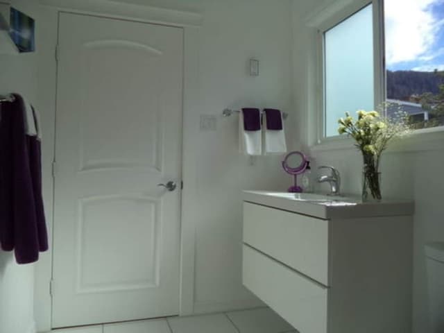 Room (Queen Room Ensuite Bath)