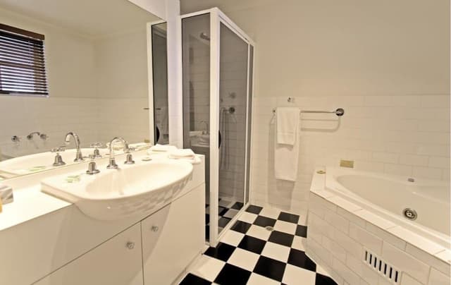 Standard Spa Room
