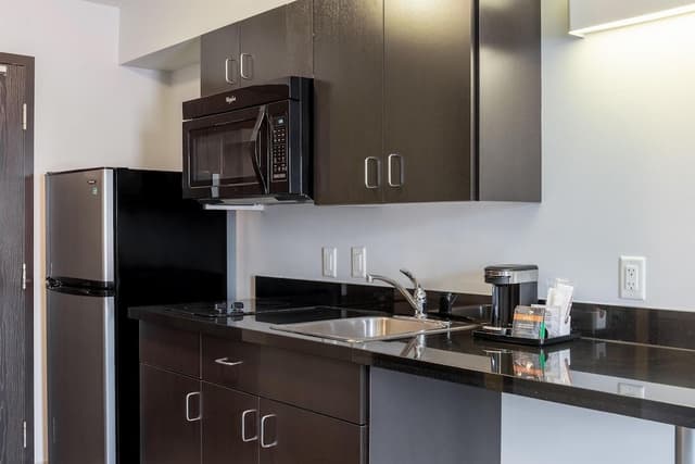 Deluxe Room, 2 Queen Beds, Non Smoking, Kitchenette