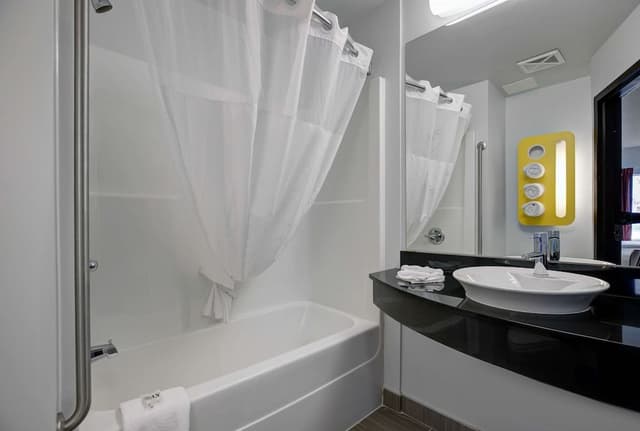 Deluxe Room, 2 Queen Beds, Non Smoking, Kitchenette