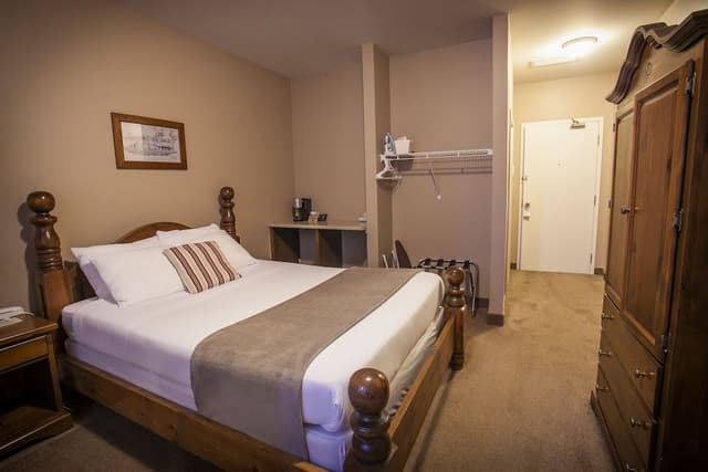 Standard Room, 1 Queen Bed