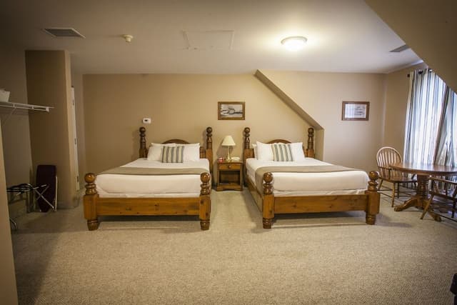 Standard Room, 2 Queen Beds, Lake View