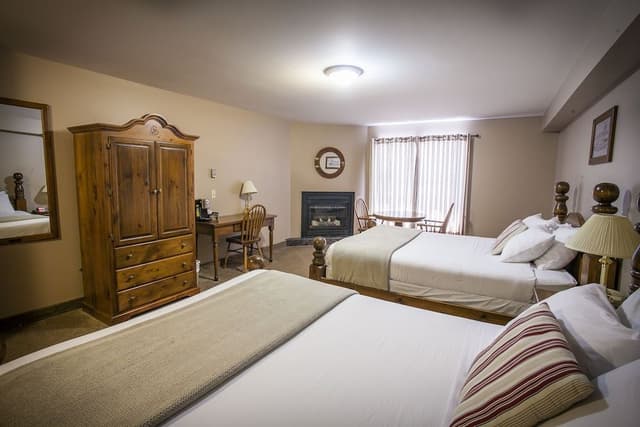 Standard Room, 2 Queen Beds, Lake View
